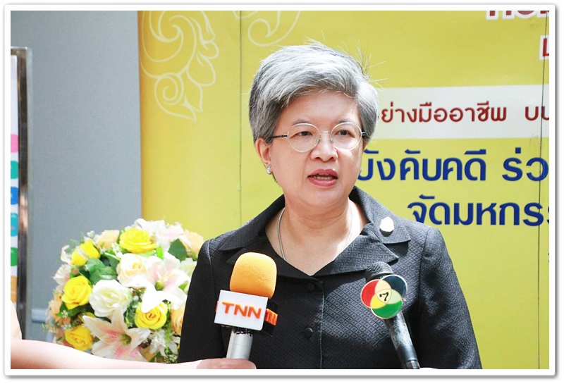 ﻿อธิบดีกรมบังคับคดี ให้สัมภาษณ์สื่อมวลชนในงานมหกรรมขายทอดตลาดทรัพย์สินกรมบังคับคดี